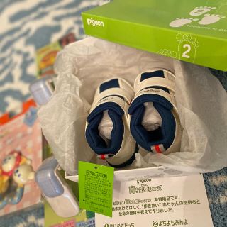 ピジョン(Pigeon)のご予約済みになりました★お値下げお得セット♡シューズ引き出しロックとおもちゃ(スニーカー)