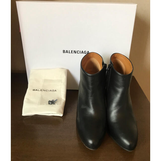 Balenciaga(バレンシアガ)のBALENCIAGA 9.5センチショートブーツ レディースの靴/シューズ(ブーティ)の商品写真