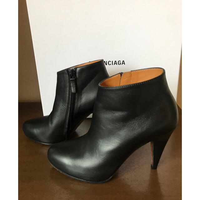 Balenciaga(バレンシアガ)のBALENCIAGA 9.5センチショートブーツ レディースの靴/シューズ(ブーティ)の商品写真