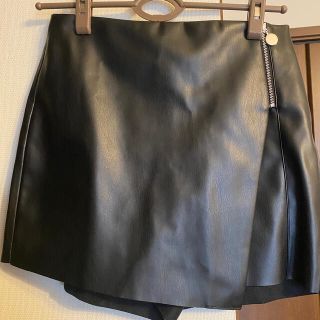 ザラ(ZARA)の【値下げ】ZARA 黒　ミニスカート　キュロット　レザースカート　タイトミニ(キュロット)