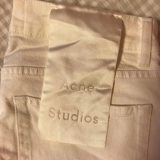 UNITED ARROWS(ユナイテッドアローズ)の新品☆Acne Studiosホワイトデニムパンツ　29/32 メンズのパンツ(デニム/ジーンズ)の商品写真