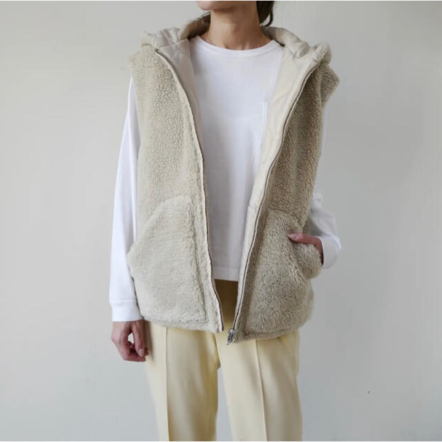 gypsohila boa reversible vest beige レディースのジャケット/アウター(ダウンベスト)の商品写真