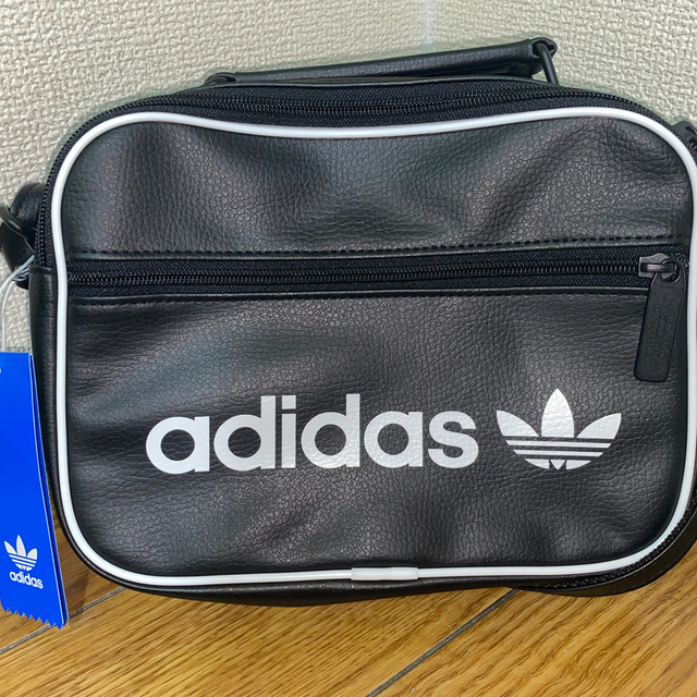 adidas(アディダス)のアディダスadidas ミニバッグ/ VINT MINI AIRL BAG レディースのバッグ(ハンドバッグ)の商品写真