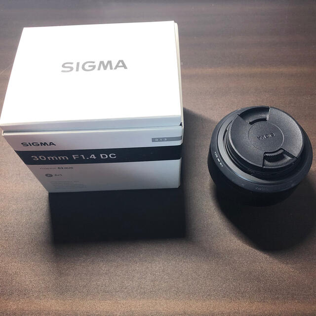 SIGMA(シグマ)の【再値下げ！】SIGMA 30mm F1.4 DC.  For NIKON スマホ/家電/カメラのカメラ(レンズ(単焦点))の商品写真