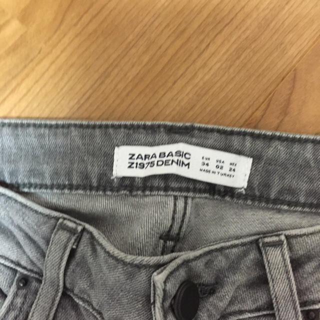 ZARA(ザラ)のザラ グレーデニム 24 レディースのパンツ(デニム/ジーンズ)の商品写真