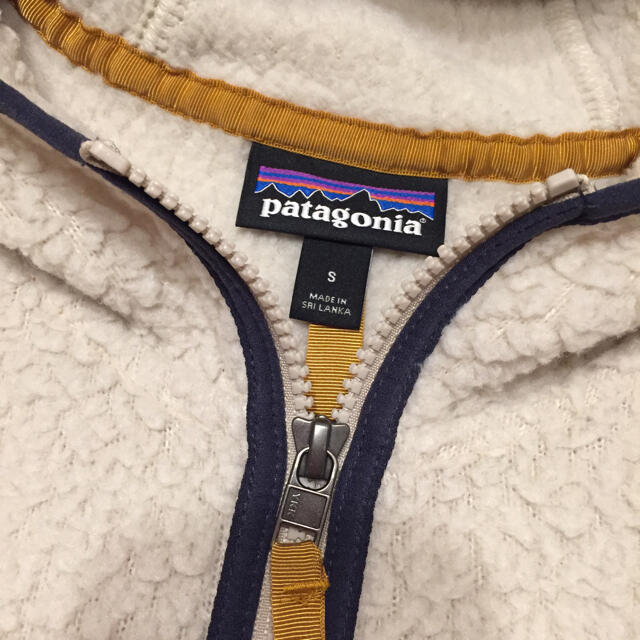 patagonia(パタゴニア)のパタゴニア ウィメンズ レトロ パイル フーディ S レディースのジャケット/アウター(ブルゾン)の商品写真