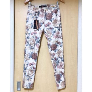 ザラ(ZARA)のZARA☆SUPER SKINNY☆TRAFALUC☆ゴブラン調☆花柄☆(スキニーパンツ)