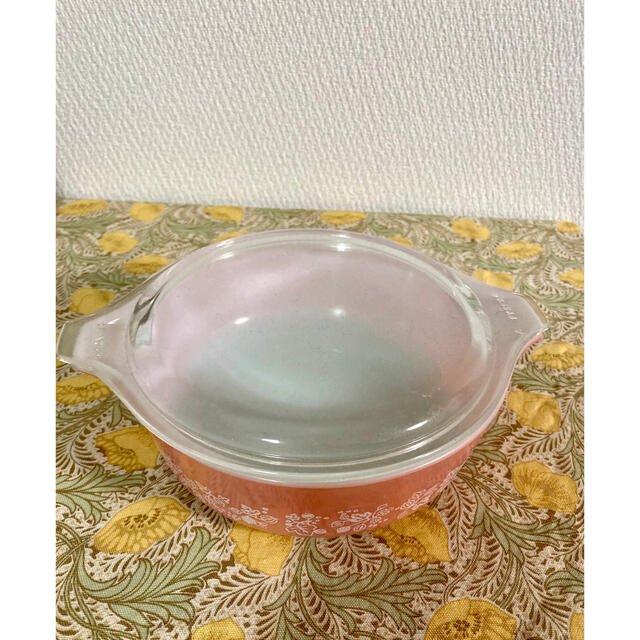 Pyrex(パイレックス)のオールドパイレックス　キャセロール　グーズベリー　ピンク インテリア/住まい/日用品のキッチン/食器(食器)の商品写真