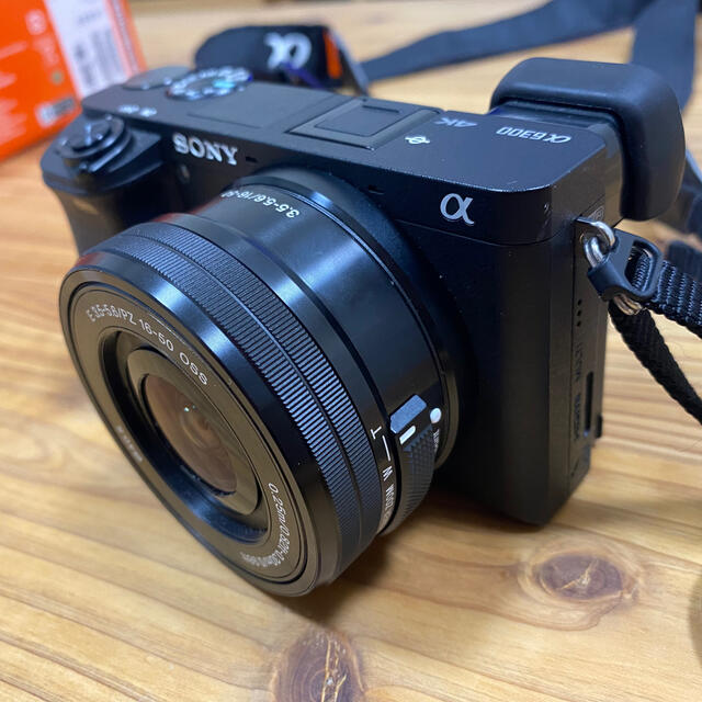 SONY(ソニー)のSONY α6300 ミラーレス スマホ/家電/カメラのカメラ(ミラーレス一眼)の商品写真