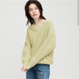 ユニクロ(UNIQLO)のユニクロ　ボリュームVネックロングセーター　グリーン　Mサイズ(ニット/セーター)