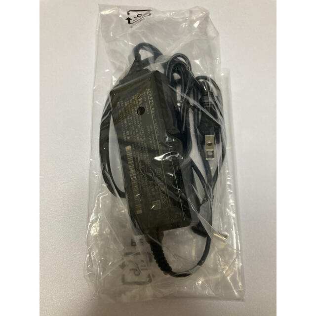 NEC(エヌイーシー)のACアダプター 充電器 NAS31PJU AL1-004259-003 スマホ/家電/カメラのスマートフォン/携帯電話(バッテリー/充電器)の商品写真