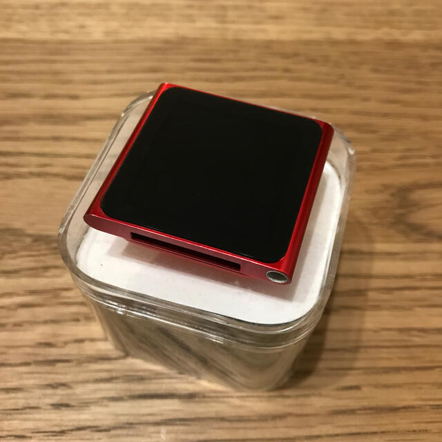 Apple(アップル)のiPod nano 16GB RED スマホ/家電/カメラのオーディオ機器(ポータブルプレーヤー)の商品写真