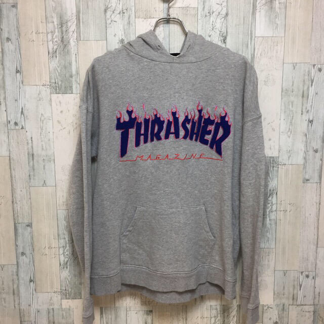 THRASHER(スラッシャー)の古着 THRASHER スラッシャー パーカー 立体 刺繍 ロゴ L メンズのトップス(パーカー)の商品写真