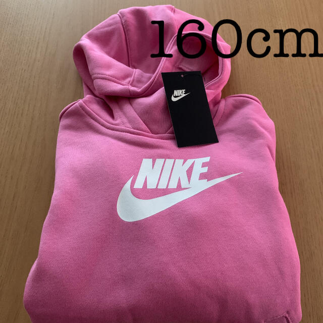 NIKE(ナイキ)の新品未使用！ナイキ パーカー プルオーバー キッズ 160 キッズ/ベビー/マタニティのキッズ服女の子用(90cm~)(Tシャツ/カットソー)の商品写真