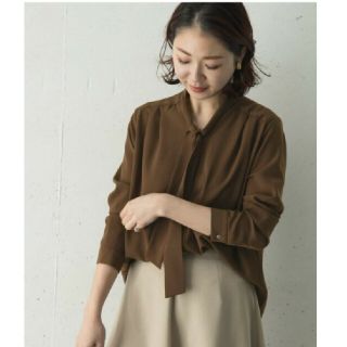 アーバンリサーチロッソ(URBAN RESEARCH ROSSO)の今期美品★URBAN RESEARCH ROSSO★Vネックボウタイブラウス(シャツ/ブラウス(長袖/七分))