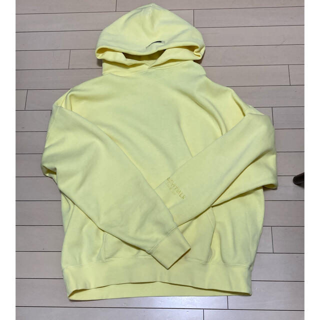 FEAR OF GOD(フィアオブゴッド)のessentials パーカー　イエロー　ライム　L 美品　フーディー　fog メンズのトップス(パーカー)の商品写真