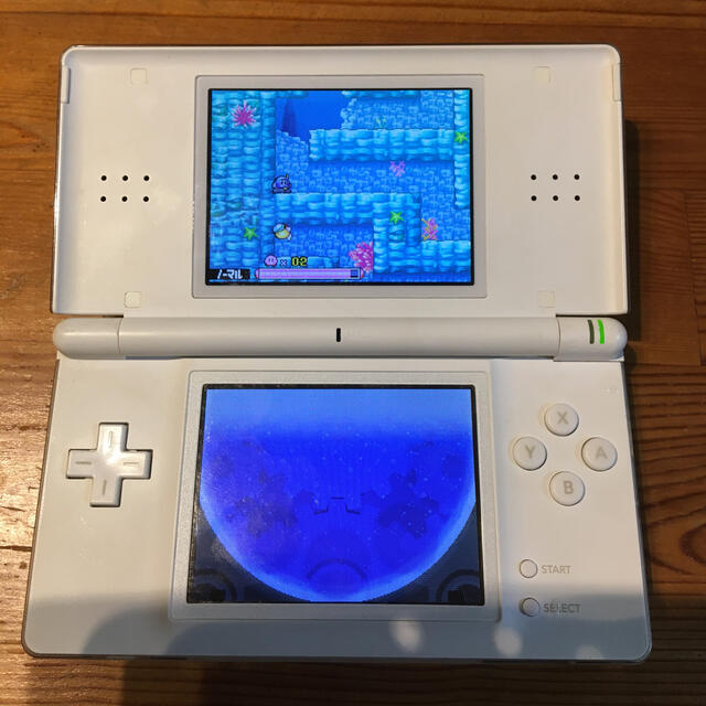 ニンテンドーDS(ニンテンドーDS)の中古本体　ニンテンドーDS Lite ホワイト エンタメ/ホビーのゲームソフト/ゲーム機本体(携帯用ゲーム機本体)の商品写真