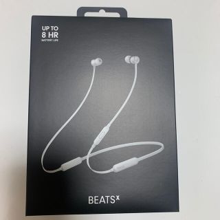 ビーツバイドクタードレ(Beats by Dr Dre)のbeats X イヤホン　シルバー(ヘッドフォン/イヤフォン)