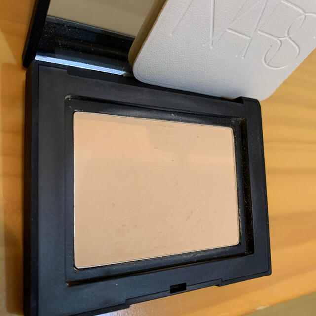 NARS(ナーズ)のソフトベルベットプレストパウダー コスメ/美容のベースメイク/化粧品(フェイスパウダー)の商品写真