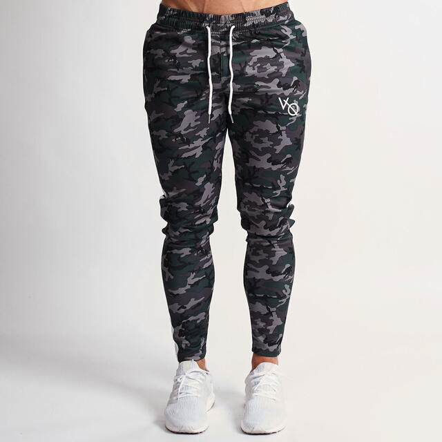 VANQUISH(ヴァンキッシュ)の VANQUISH URBAN CAMO TAPERED SWEATPANTS メンズのパンツ(その他)の商品写真