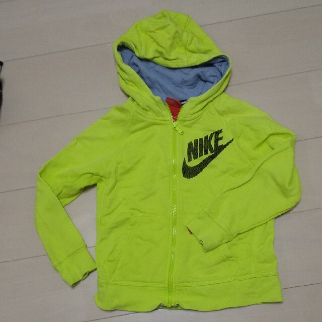 NIKE(ナイキ)の12/20までの出品！ナイキ パーカー キッズ/ベビー/マタニティのキッズ服男の子用(90cm~)(ジャケット/上着)の商品写真