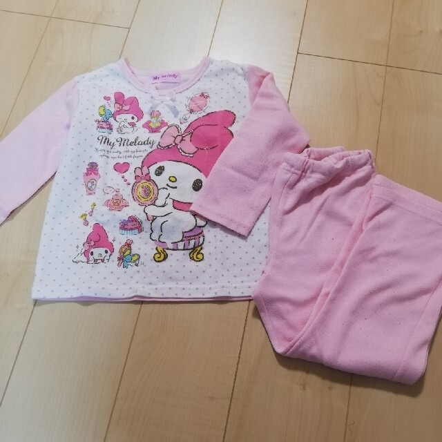 マイメロディ(マイメロディ)のマイメロ 光るパジャマ サイズ120 キッズ/ベビー/マタニティのキッズ服女の子用(90cm~)(パジャマ)の商品写真