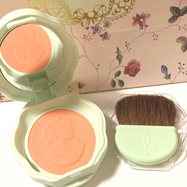 Les Merveilleuses LADUREE(レメルヴェイユーズラデュレ)の未使用 プレストチーク N02 LADUREE コスメ/美容のベースメイク/化粧品(チーク)の商品写真