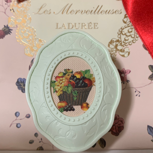 Les Merveilleuses LADUREE(レメルヴェイユーズラデュレ)の未使用 プレストチーク N02 LADUREE コスメ/美容のベースメイク/化粧品(チーク)の商品写真