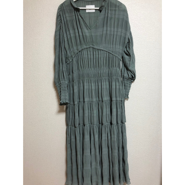 Ameri VINTAGE(アメリヴィンテージ)のAmeri＊SHIRRING PLEATS DRESS レディースのワンピース(ロングワンピース/マキシワンピース)の商品写真