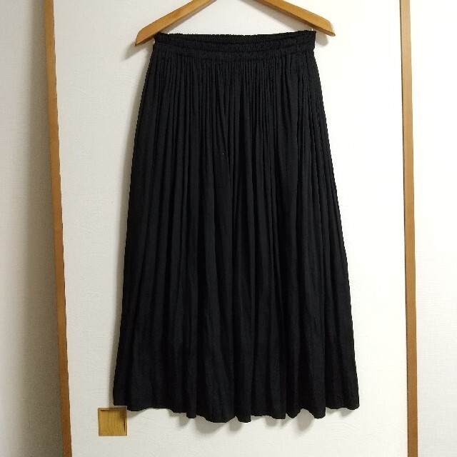 UNIQLO(ユニクロ)の【UNIQLO】黒 サテンスカート レディースのスカート(ロングスカート)の商品写真