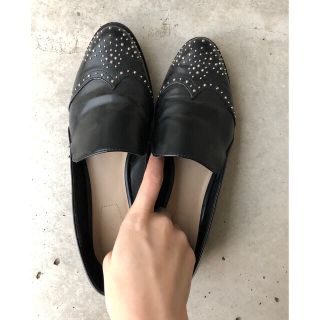 ザラ(ZARA)のzara スタッズ　ローファー　(ローファー/革靴)