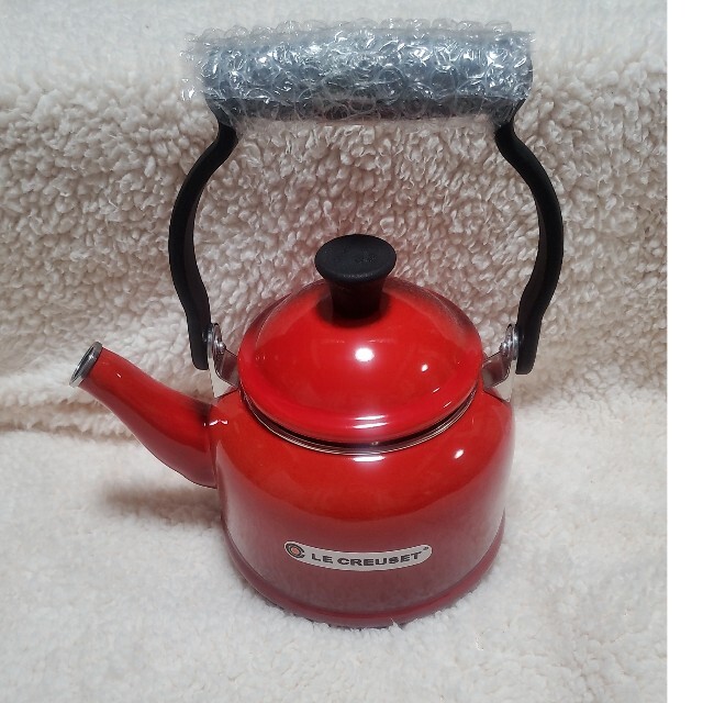 LE CREUSET(ルクルーゼ)のruby様専用　新品　ル・クルーゼ　ケトル インテリア/住まい/日用品のキッチン/食器(調理道具/製菓道具)の商品写真