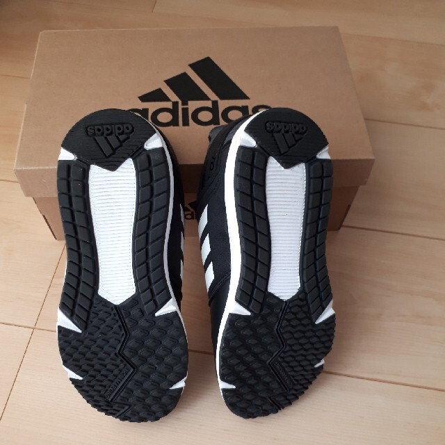 adidas(アディダス)のchi様専用　adidas子供靴 キッズ/ベビー/マタニティのキッズ靴/シューズ(15cm~)(スニーカー)の商品写真