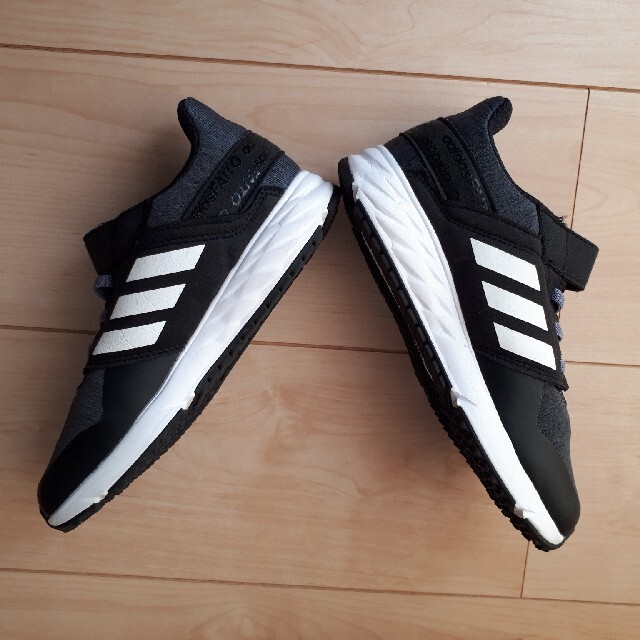 adidas(アディダス)のchi様専用　adidas子供靴 キッズ/ベビー/マタニティのキッズ靴/シューズ(15cm~)(スニーカー)の商品写真