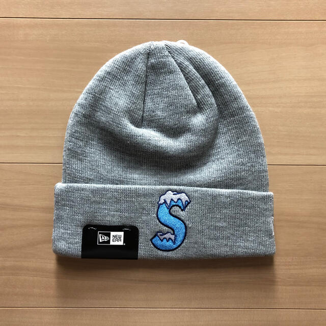 Supreme(シュプリーム)のシュプリーム　New Era® S Logo Beanie メンズの帽子(ニット帽/ビーニー)の商品写真