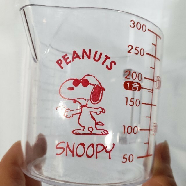 SNOOPY(スヌーピー)のSNOOPY スヌーピー計量カップ未使用品 インテリア/住まい/日用品のキッチン/食器(調理道具/製菓道具)の商品写真