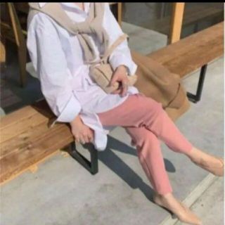 ザラ(ZARA)の完売色　ZARA ピンク　ハイウエストパンツ　Mサイズ(クロップドパンツ)