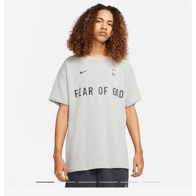 FEAR OF GOD(フィアオブゴッド)の新品 ナイキ フィアオブゴッド NBA コラボ Tシャツ グレー M NIKE メンズのトップス(Tシャツ/カットソー(半袖/袖なし))の商品写真