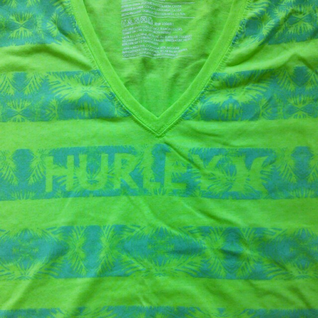Hurley(ハーレー)のネオンカラーTシャツ レディースのトップス(Tシャツ(半袖/袖なし))の商品写真