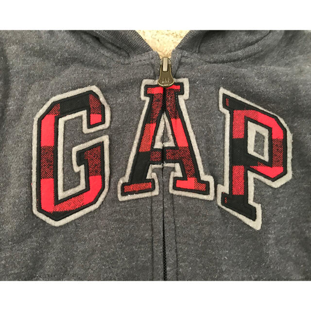 babyGAP(ベビーギャップ)の裏ボア　パーカー　グレー　95センチ キッズ/ベビー/マタニティのキッズ服男の子用(90cm~)(ジャケット/上着)の商品写真