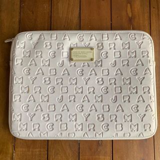 マークバイマークジェイコブス(MARC BY MARC JACOBS)のMARC BY MARC JACOBS パソコンケース PC ベージュ(ノートPC)