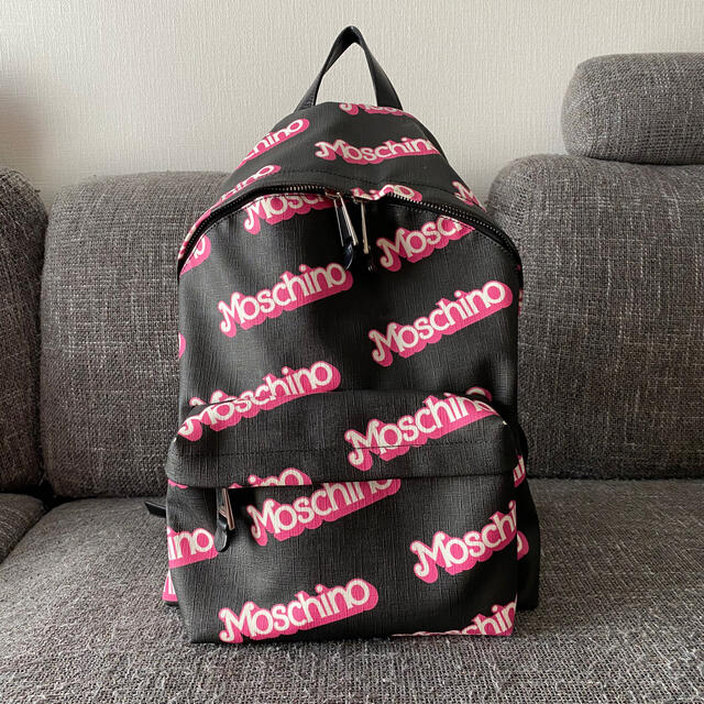 MOSCHINO(モスキーノ)の【mmm様専用】MOSCHINO × barbie レザーリュック コラボ 美品 レディースのバッグ(リュック/バックパック)の商品写真