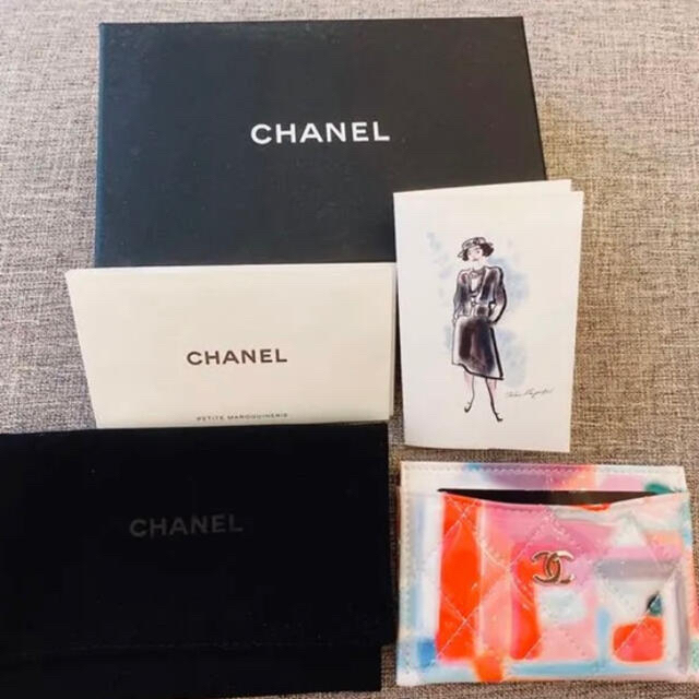 CHANEL(シャネル)の【新品未使用】シャネルパスケース レディースのファッション小物(パスケース/IDカードホルダー)の商品写真