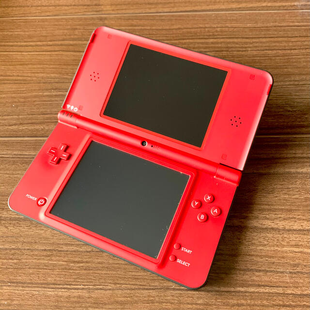 任天堂(ニンテンドウ)のDSi LL マリオ 25th モデル 本体 エンタメ/ホビーのゲームソフト/ゲーム機本体(携帯用ゲーム機本体)の商品写真