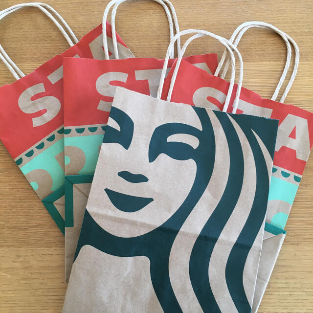 Starbucks Coffee(スターバックスコーヒー)のスターバックス　紙袋　４枚セット　クリスマス レディースのバッグ(ショップ袋)の商品写真