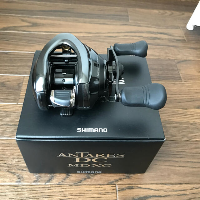 SHIMANO(シマノ)の【未使用品】アンタレスDCMD XG 右ハンドル スポーツ/アウトドアのフィッシング(リール)の商品写真