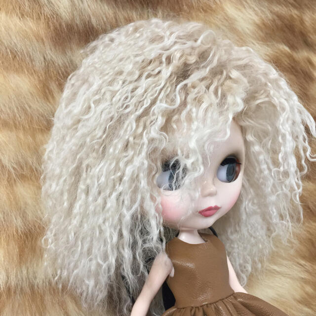 blythe_シャイニーベージュw-028チベットラムフルスキンウィッグ