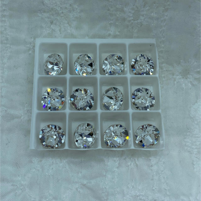 SWAROVSKI(スワロフスキー)の専用 スワロフスキー　SS39 crystal 12個×3 コスメ/美容のネイル(ネイル用品)の商品写真