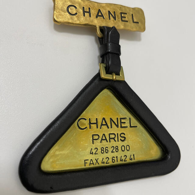 CHANEL(シャネル)のシャネル　ブローチ　94P レディースのアクセサリー(ブローチ/コサージュ)の商品写真