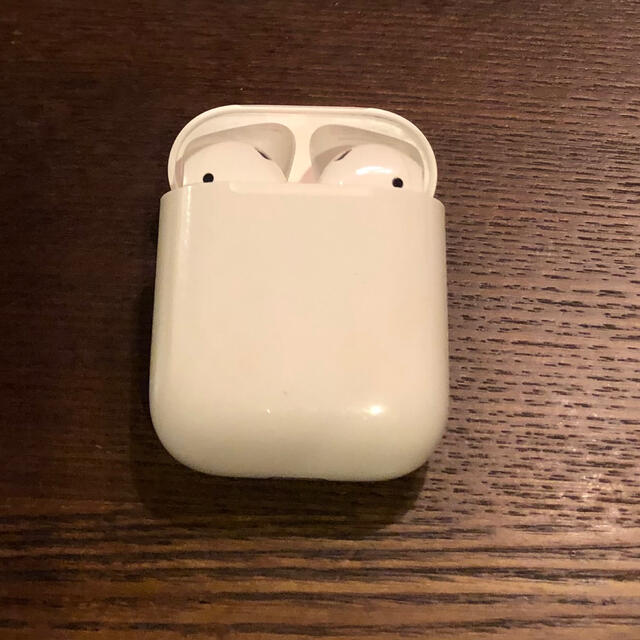 Apple 2.Apple AirPods with Charging Case 第1世代 の通販 by みみ's shop｜アップルならラクマ - 格安人気